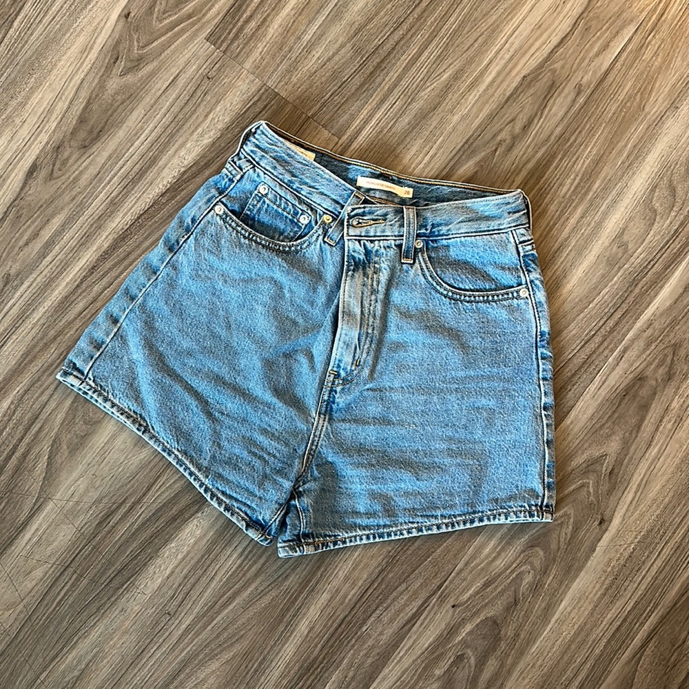 Levi High Loose Shorts